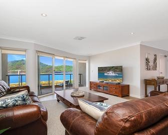 Oceanside - Ettalong Beach - Ettalong beach - Living room