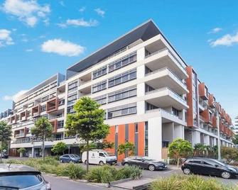 LUXE Waterloo 1 bed with parking gym & pool - Kensington - Building