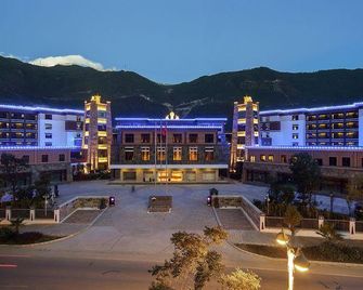 Snow Sands Grand Hotel - Diqing - Building
