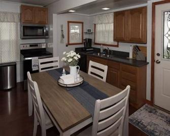 Cozy Bedford Park Retreat - Bedford - Kitchen