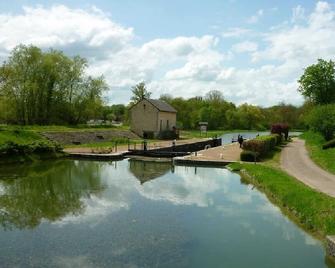 Cosy holiday house in the midst of tranquility of the Morvan natural parc - Arleuf - Piscina