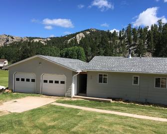 Beautiful Black Hills Property With Access To The Mickelson Trail - 커스터 - 건물