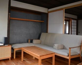 Toutou Onzaki Machiya No Yado - 倉敷 - 客廳