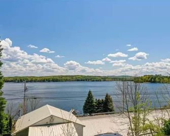 Lake & Mtn Views, Modern Comfort for 2! - Tilton - Buiten zicht