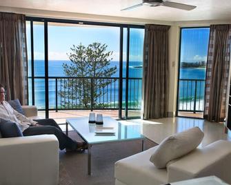 Peninsular Beachfront Resort - Mooloolaba - Living room
