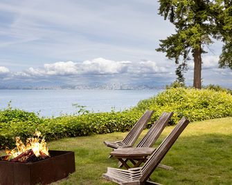 Expansive Water Views - Beachfront Cottage - Relax - Blaine - Terasa