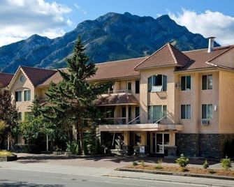 Renovated in 2019! Upscale Superior Room in Banff - Banff - Κτίριο
