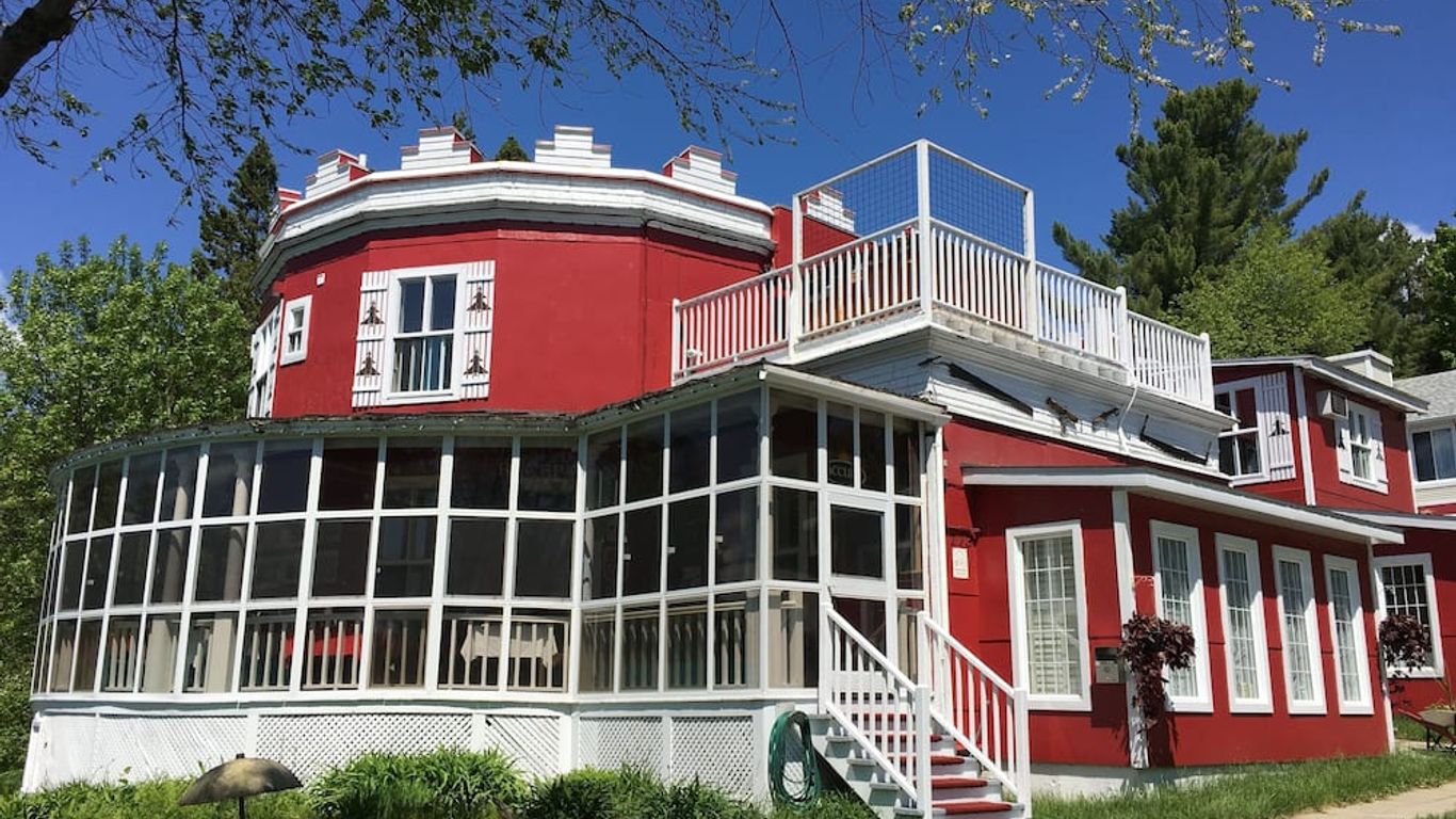 Auberge De La Tour Du Lac