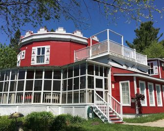 Auberge De La Tour Du Lac - Sainte-Agathe-des-Monts - Budova