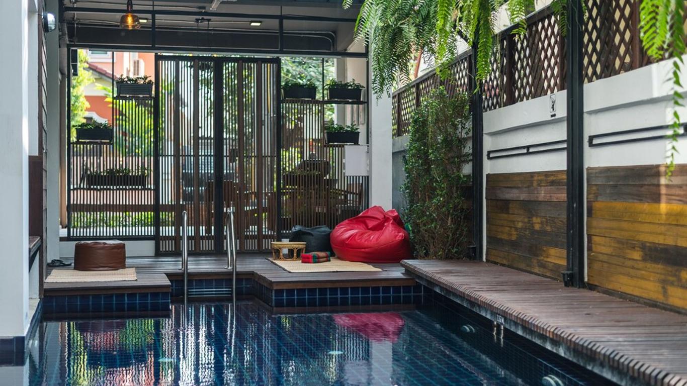 33 Poshtel