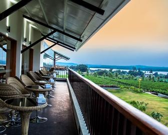 Regenta Resort Soma Vine Village - Nashik - Balcony