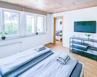 Alfa Stuttgart 3 Zimmer 6 Betten Apartment Zuffenhausen Porsche Bosch Bz Wlan Ebk Wm - Stuttgart