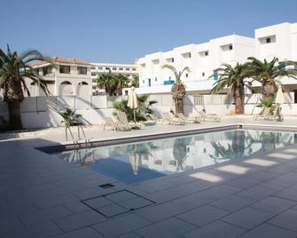 L'eros Hotel - Ayia Napa - Piscina