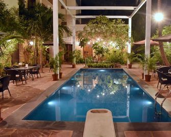 Welcomheritage Mani Mansion - Ahmedabad - Piscina
