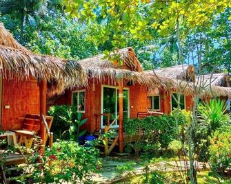 Mook Montra Resort Sea Front - Ko Muk - Außenansicht