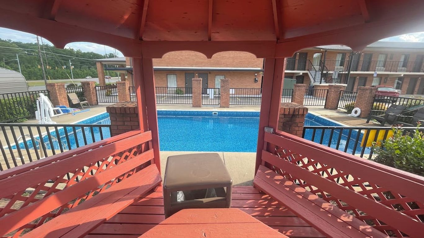 Royal Inn - Anniston