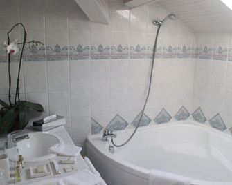 La Petite Auberge - Tourtour - Ванна кімната