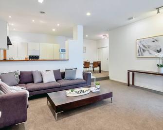 Spacious 2br Near Westfield Newmarket - Auckland - Living room