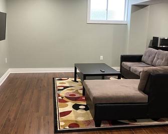 Entire Big Basement Unit with Separate Entrance - Barrie - Living room