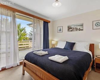 Alice Beside The Sea - 4 Bedroom Holiday House. - Devonport - Chambre