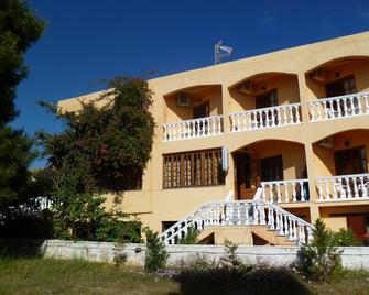 Liberty II - Agia Marina - Budova