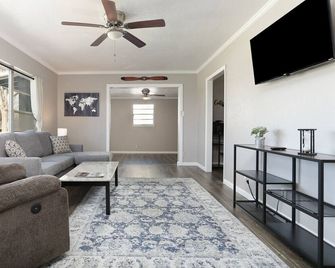 Entire Home! San Antonio/Universal City (Near Randolph Afb-Jbsa) - Universal City - Sala de estar