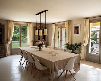 Provencal villa in the heart of the Aix region, swimming pool, breathtaking view - Saint-Antonin-sur-Bayon - Comedor