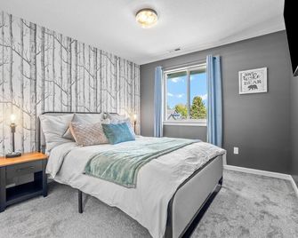 The Evergreen Hideaway - Troutdale - Bedroom