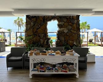 Hotel Livvo Budha Beach - Espargos - Building