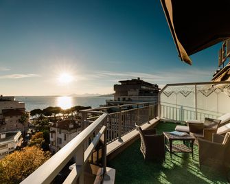 Hotel Helios - Antibes - Balcony