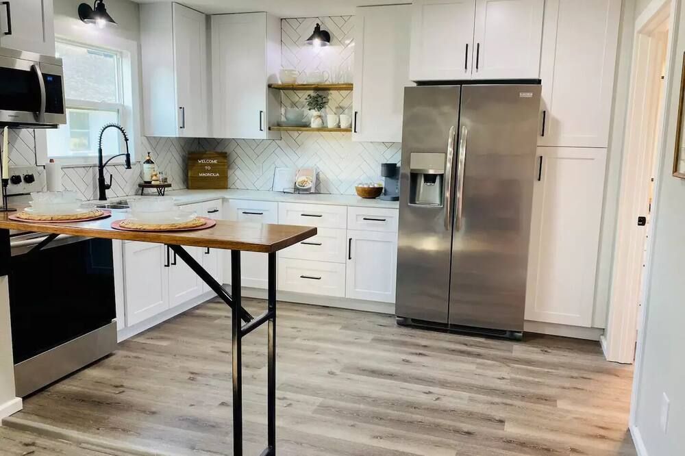 Magnolia St. Guest House - Liberty - Kitchen