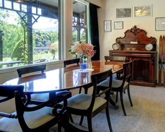 The Ferry Bed & Breakfast - Queenstown - Ruang makan