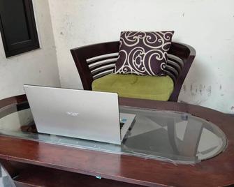 Spot On 93685 Homestay Bu Sun Syariah - Sidoarjo - Receptie