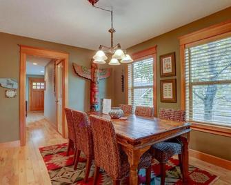 Wanderlust - Hood River - Comedor