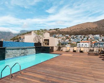 Unit 318 Cape Royale Luxury Apartments - Кейптаун - Басейн