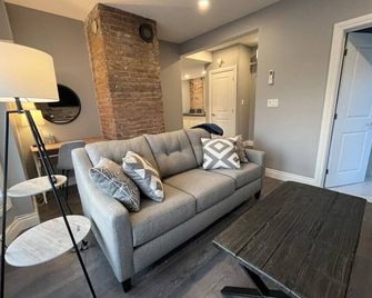 Two Bedroom Luxury apartment in Walkerville. - Windsor - Sala de estar