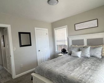 Cozy cute two bedroom house - Salinas - Habitación