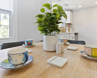 Beautiful Private Home and Patio - Jacksonville - Dining room