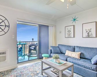 BeachBox I - Oceanfront Balcony - Sunrise Views - Couple's Retreat - East Winds 202 - Ocean City - Living room