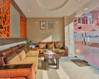 OYO 747 Hotel Marinha - Pashupatināth - Lounge
