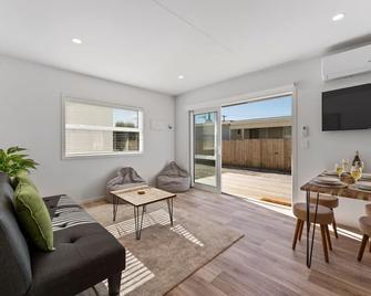 Close to Town & Lake - Taupo - Taupo - Living room