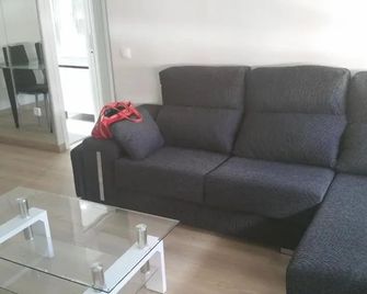 Apartamentos La Vaguada Suites - Madrid - Living room