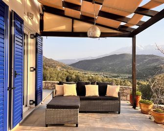 Villa Francesca, Greek Garden Getaway in Agia Galini - Agia Galini - Balkon