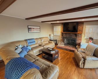 Firepit + Master Suite + Seasonal Lake Views - Eddyville - Obývací pokoj