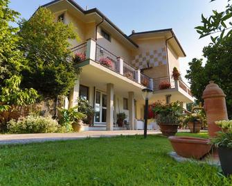 Casa Anna a Pietrasanta in Toscana con piscina - Pietrasanta