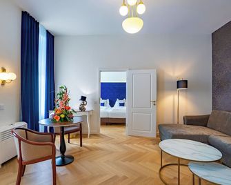Theaterhotel & Suites Wien - Vienna - Living room