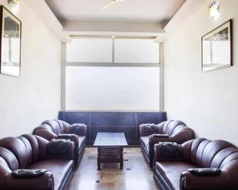 Ranikhet Grand - Rānikhet - Lounge