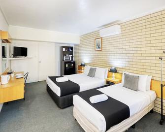 Tropical Gateway Motor Inn - Rockhampton - Bedroom