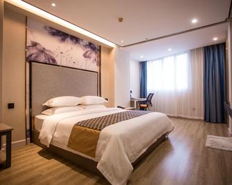 Crowne International Business Hotel - Shiyan - Schlafzimmer