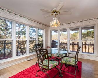 4 Tobarra Lane - A nicely furnished vacation rental home on Lake DeSoto on near - Hot Springs Village - Comedor